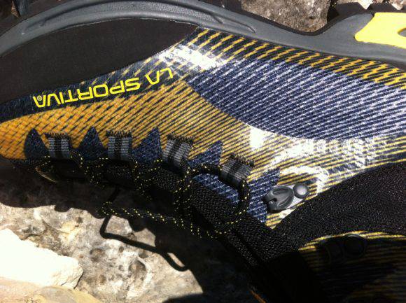La tomaia della La Sportiva Trango TRK Gtx, con rifiniture gommate traslucide