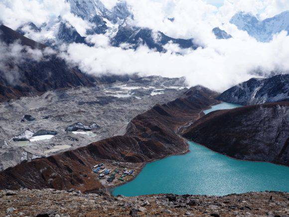 Trekking d'alta quota per le Trango TRK Gtx di La Sportiva, a Gokyo Ri, 5360 metri