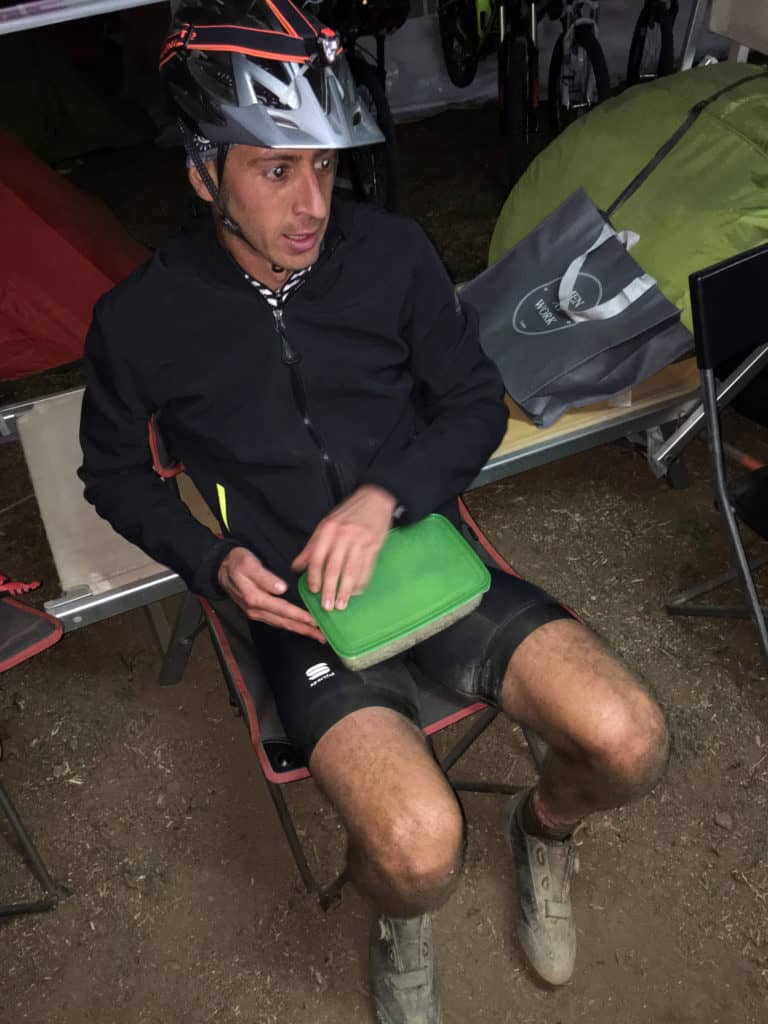 Alimentazione notturna per Davide Ferrigno, alla 24 H di Finale Ligure