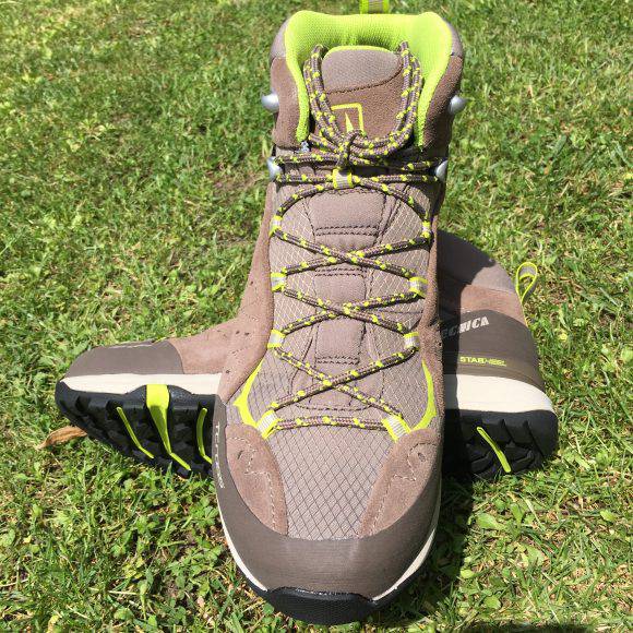 T-cross mid GTX di Tecnica, nella vista anteriore