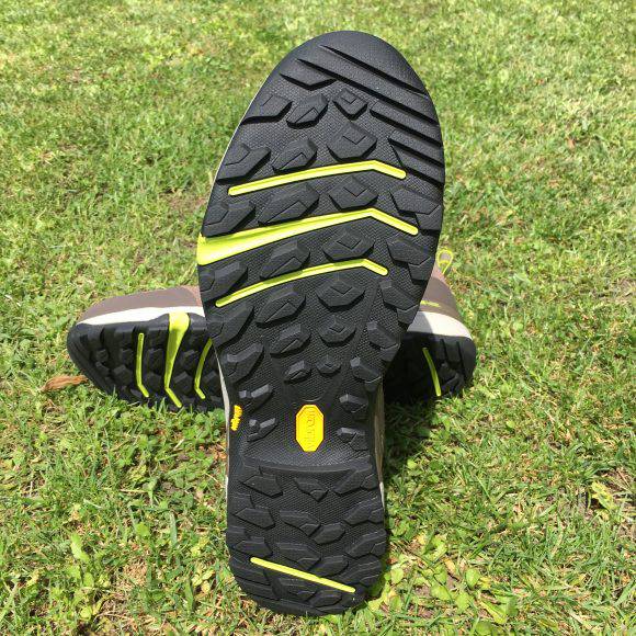 Tecnica T-cross mid GTX è dotata di suola Cross Trek Vibram®-XS Trek Compound