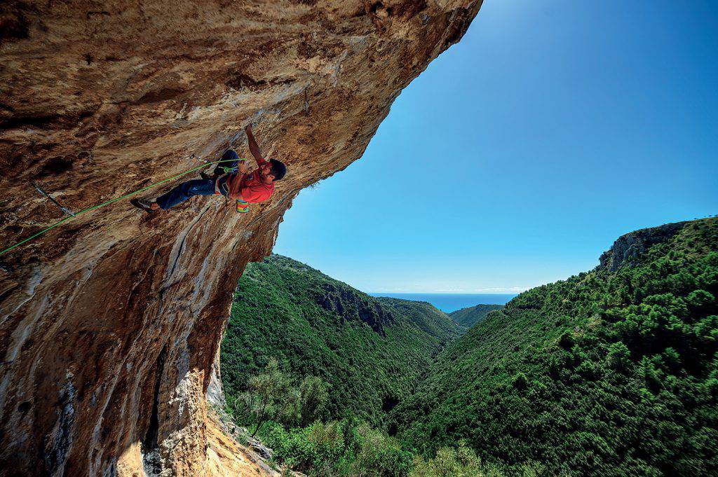 C.A.M.P. nuovo sponsor dei Ragni di Lecco - Luca Passini libera Cuzzetrummolo a Palinuro, Ph. Michele Caminati)
