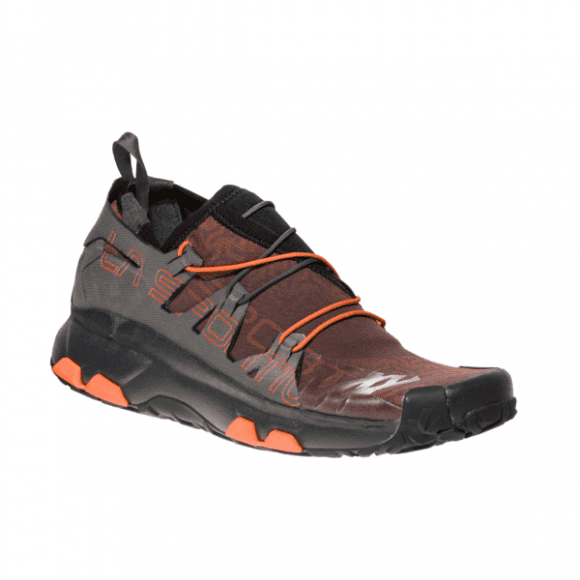 Unika La Sportiva con tomaia super avvolgente realizzata con sistema di costruzione Sock-Like™ “a calza” di derivazione climbing: avvolge il piede per stabilità e comfort.