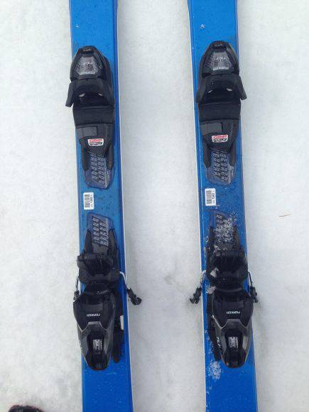 Attacco Marker TLT 10 montato sullo sci Blizzard Rawhide