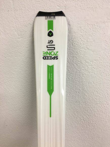 Particolare della coda svasata dello sci Dynastar Speed Zone S GT Xpress