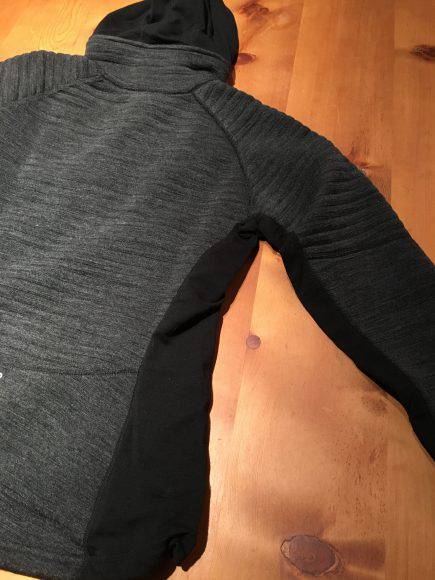 Devold Tinden, inserti in tessuto elastico ai fianchi