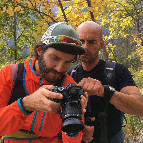 Andrea Sabbadin a Riccardo Stacchini verificano il materiale fotografico