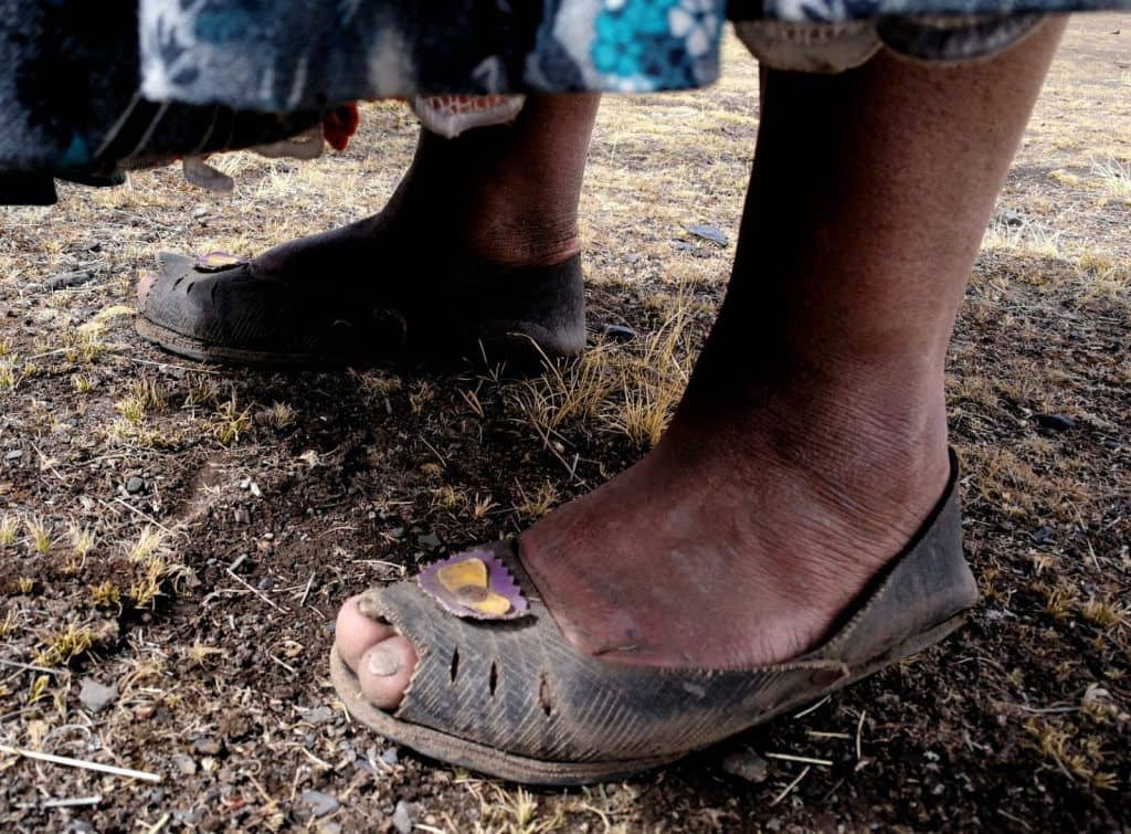 Le calzature delle donne del posto