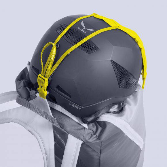 Salewa Winter Train 26, il sistema di aggancio del casco