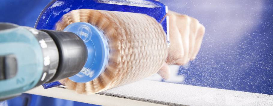 Lavorazione dello sci con attrezzature Holmenkol