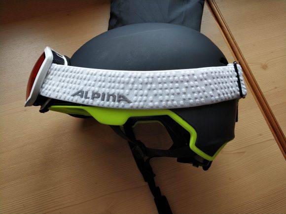 Rimozione delle protezioni per orecchie del Casco Alpina Maroi