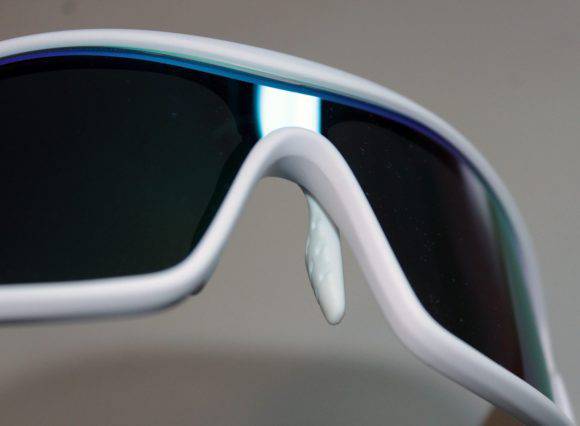 L'occhiale Alpina Lyron Shield P con nasello malleabile