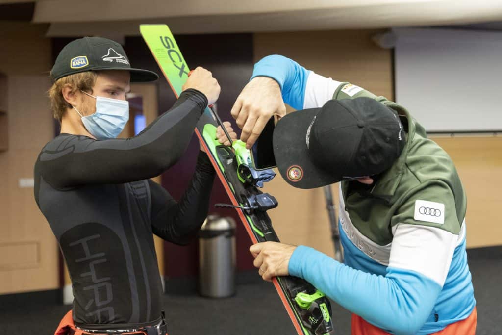 Al lavoro sui prodotti test FW20 in Val Senales