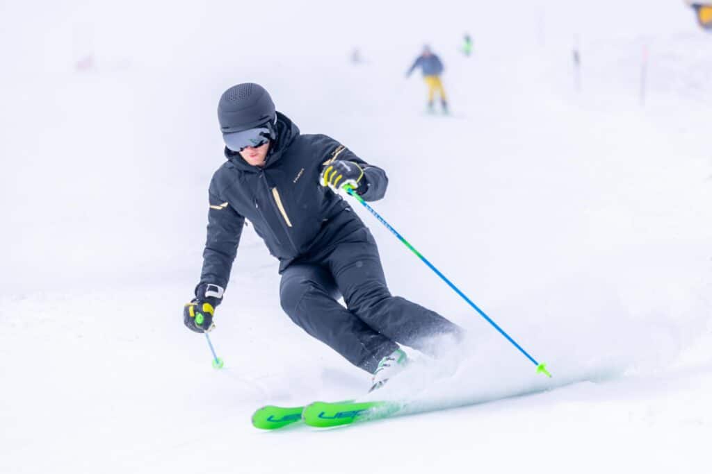 Hyra, completi da sci tecnologici, confortevoli e... belli.