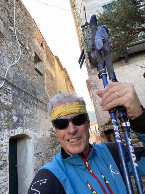 Alfredo Tradati, test bastoni da trekking a Finale Ligure