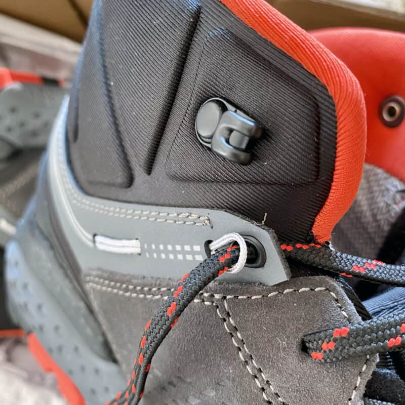 Garmont Groove Mid G-DRY, particolare dell'allacciatura con passa-laccio in tessuto