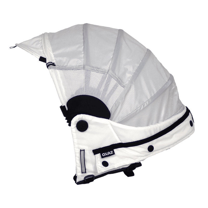 Oxaz Overcap, versione bianca con visierina anteriore estesa.