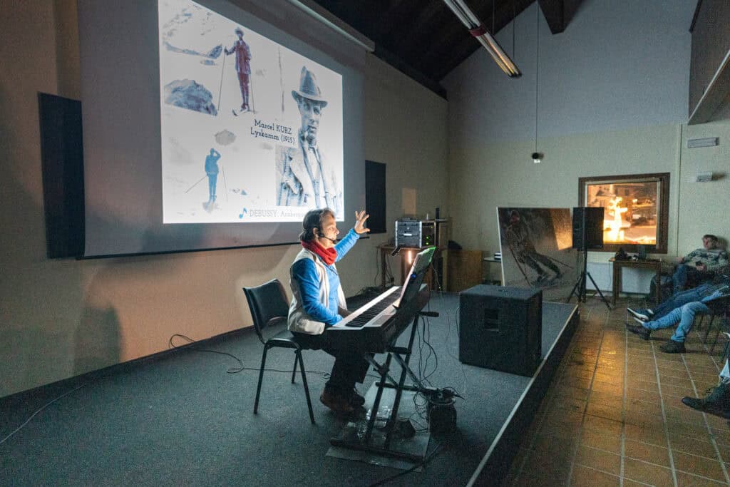 La pianista Natalia Ratti durante lo spettacolo "Sciatori di montagne".(Ph. G. Meneghello)