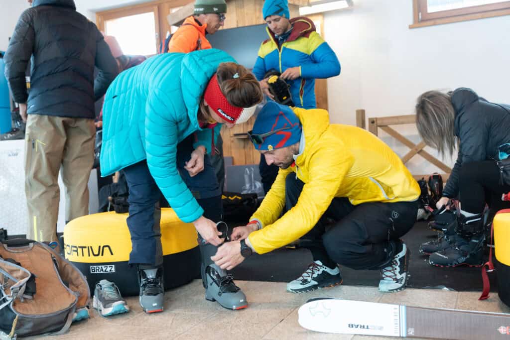 Allo stand di La Sportiva nell'area Expò di Skimofestival 2025. (Ph. G. Meneghello)