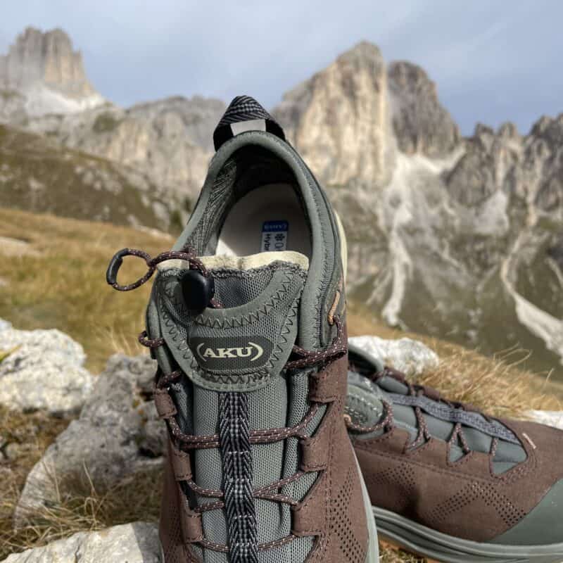 Aku Omnia V-Light GTX con allacciatura tramite clip a strozzo