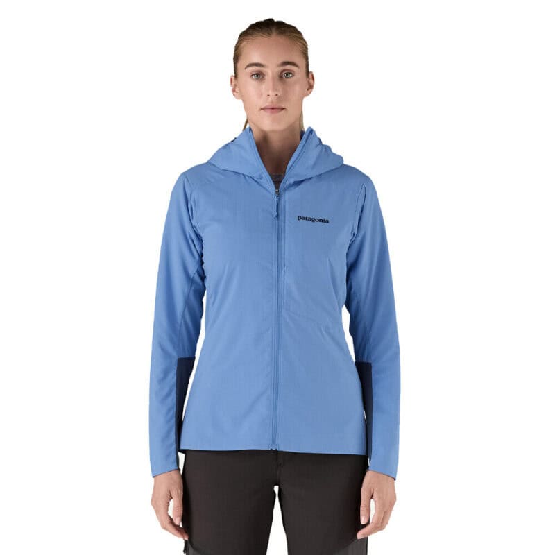 Patagonia Women's Nano-Air® Ultralight, indossata.