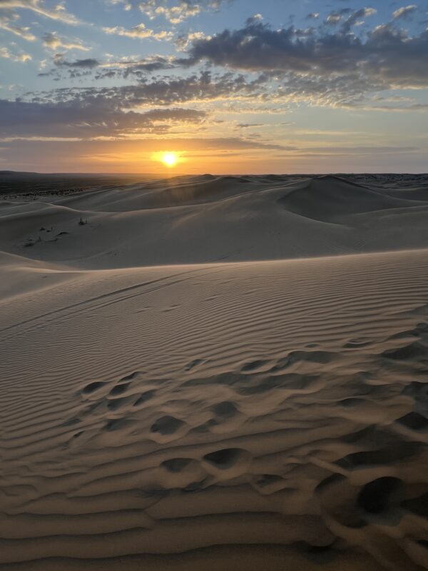 Magico deserto all'imbrunire.