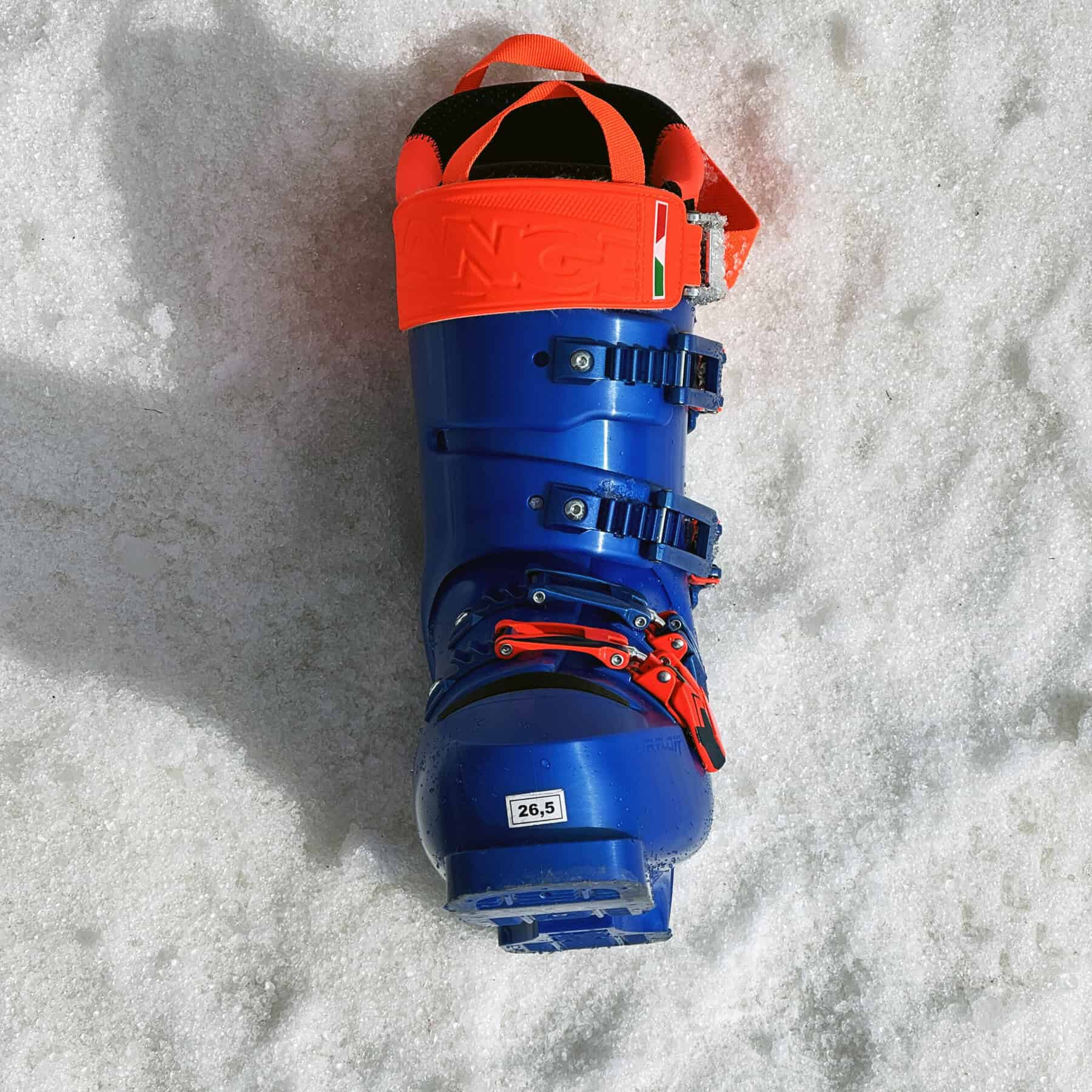 Profilo affusolato, per volumi contenuti tipici del mondo race per Lange RS 130 LV.