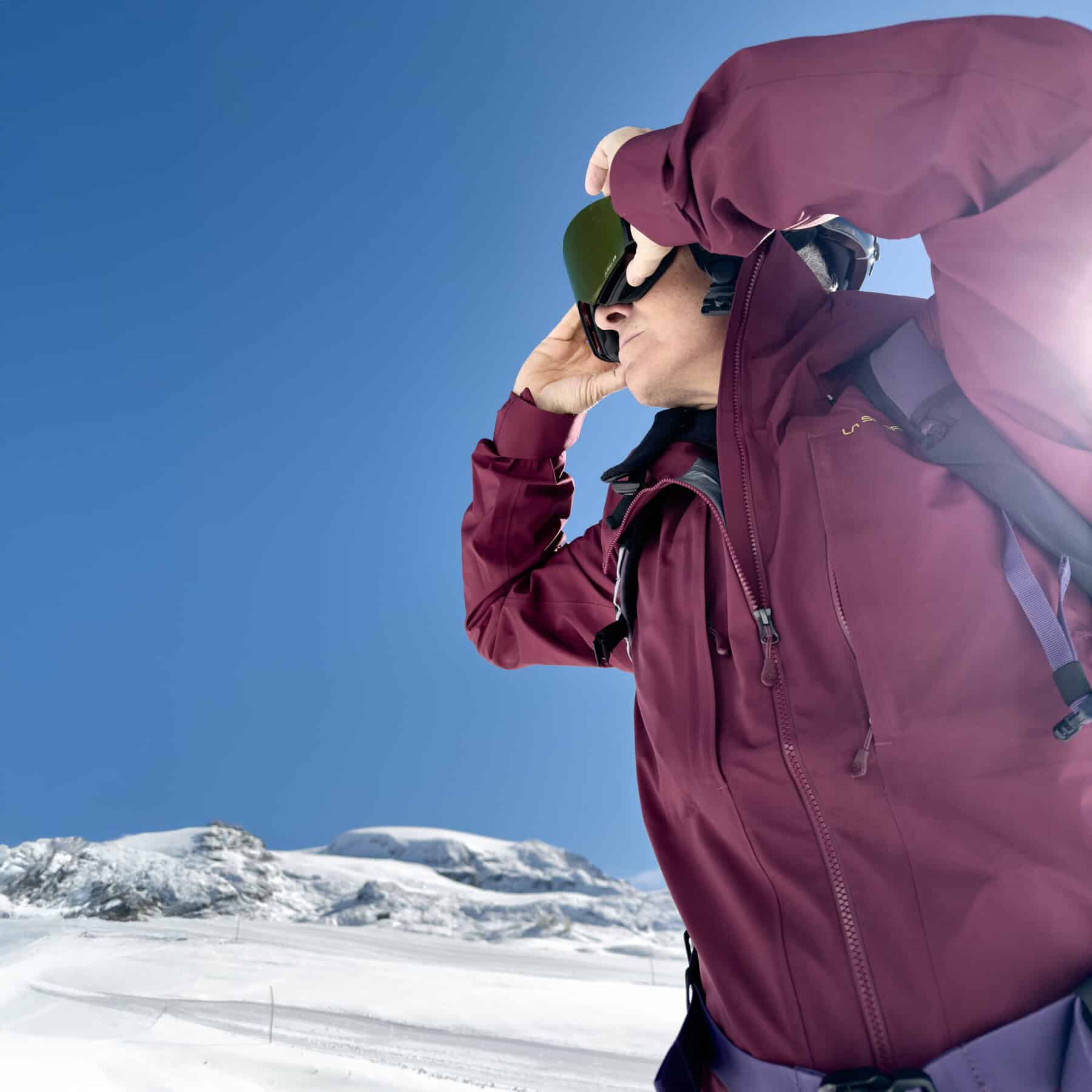 Le due capienti tasche pettorali con zip.