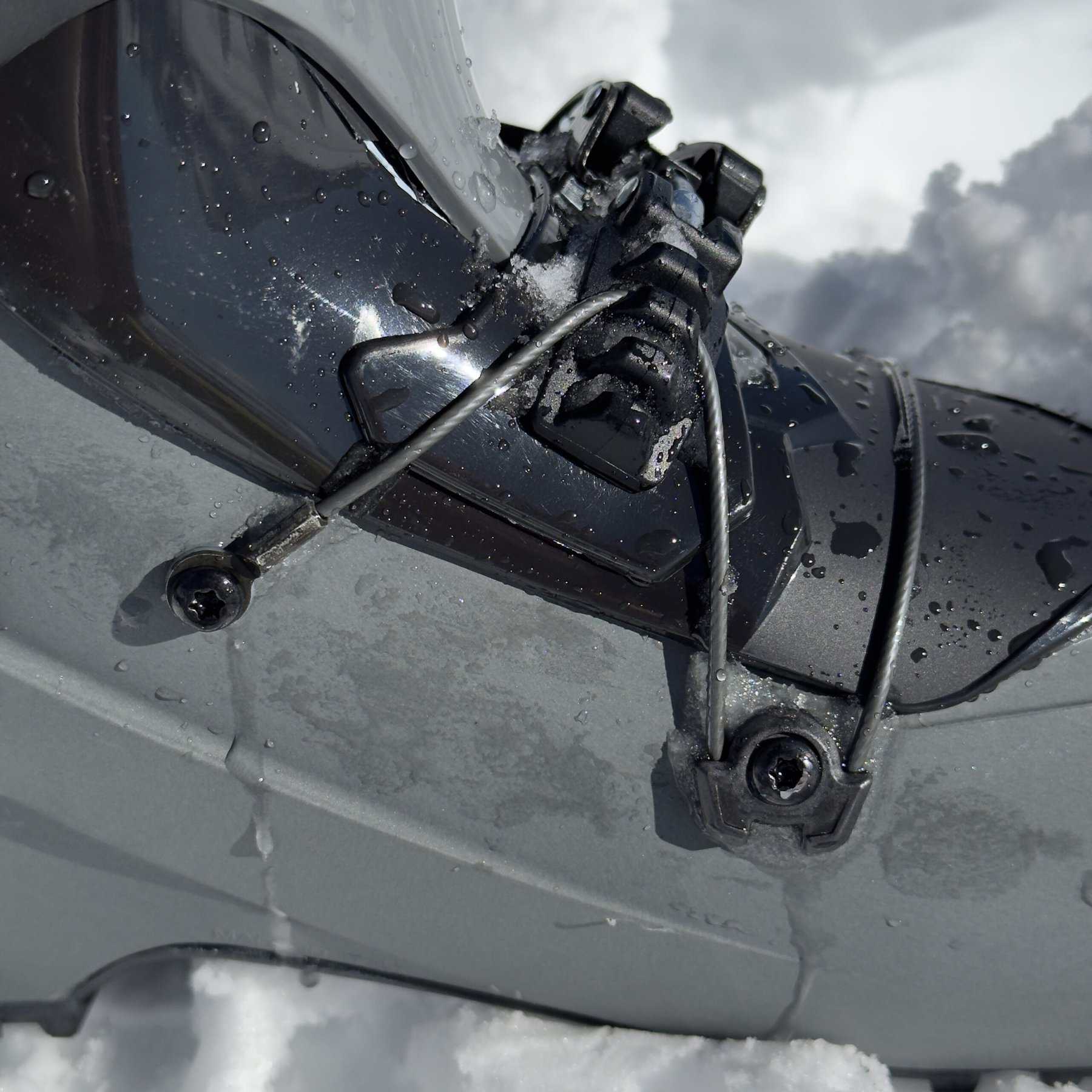 Il sistema di chiusura all'avampiede del Kilo XTR, con tirante in acciaio.