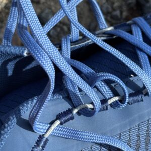 Meindl Power Walker 4.2 Clima – dettaglio allacciatura con lacci piatti e passalacci in tessuto