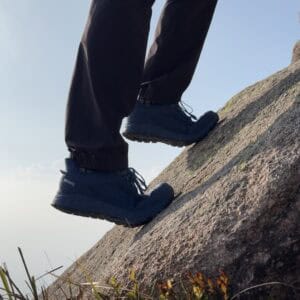 Meindl Power Walker 4.2 Clima in appoggio su roccia durante il test al Mottarone – grip e stabilità