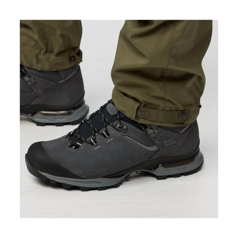 Fjällräven Vidda Pro Lite Zip-Off Trousers M indossati escursione con calzatura trekking