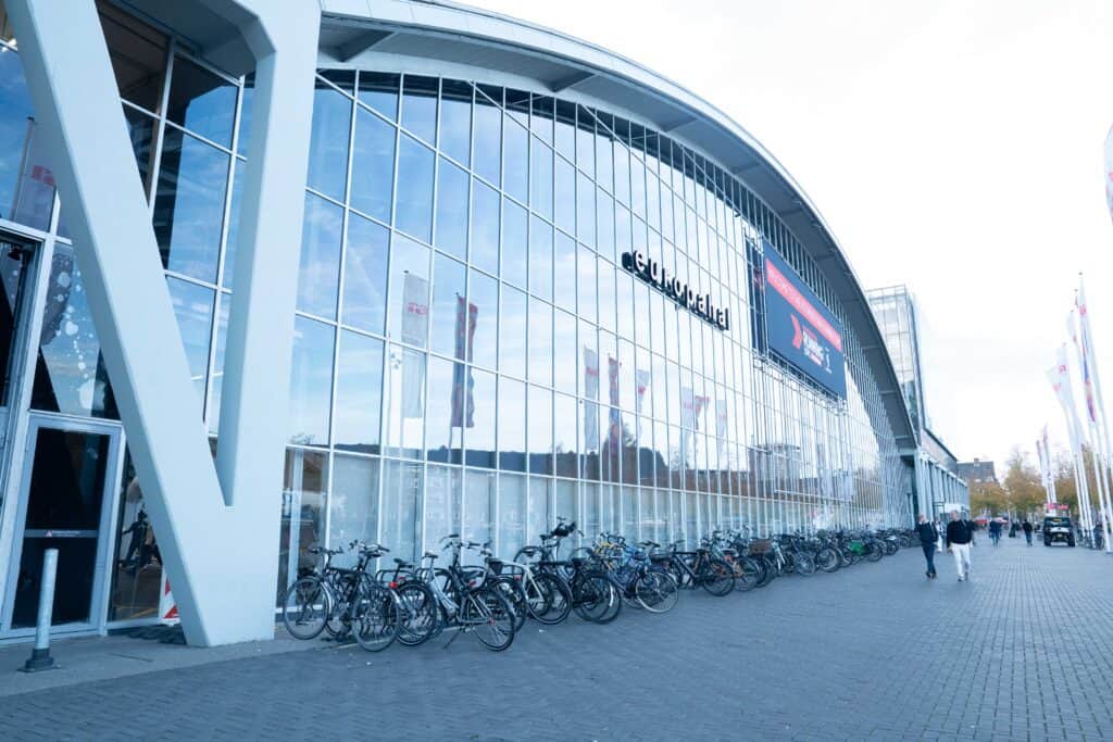ISPO Amsterdam - ingresso dell'Europahal al RAI di Amsterdam con parcheggio biciclette